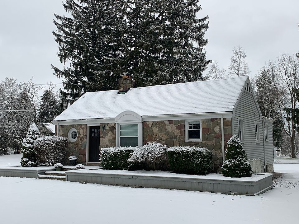1st image of 2960 Strawberry Ln