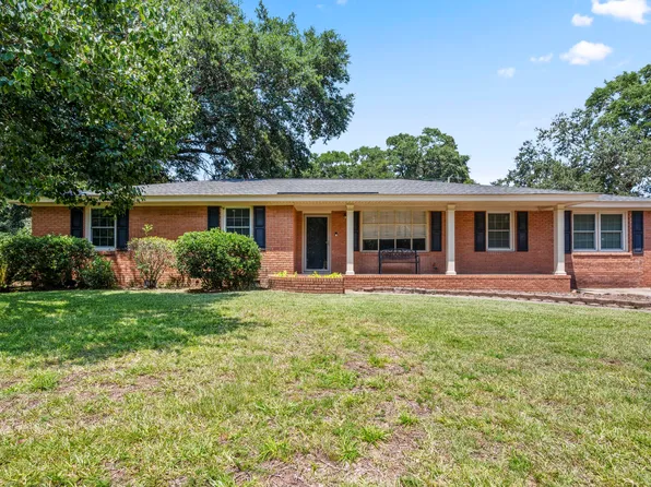 1352 Honeysuckle Ln, Charleston, SC 29412