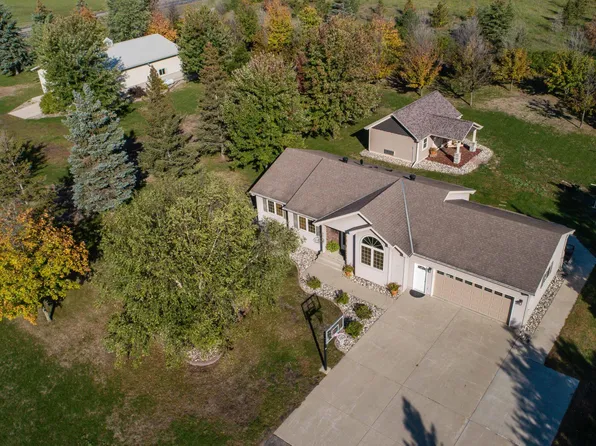 23045 Oakview Heights Dr, Fergus Falls, MN 56537