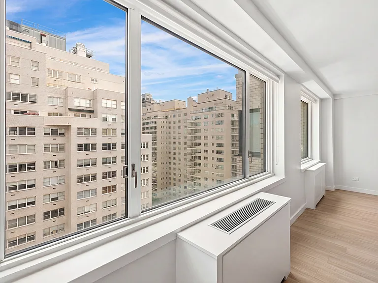 165 E 66th St #16C — Photo 4
