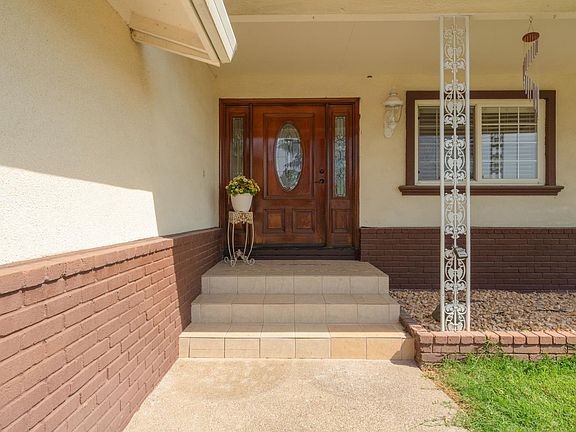 5th image of 924 Alpine Ave