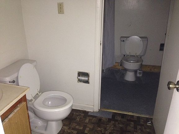 5th image of 419 Boyd St
