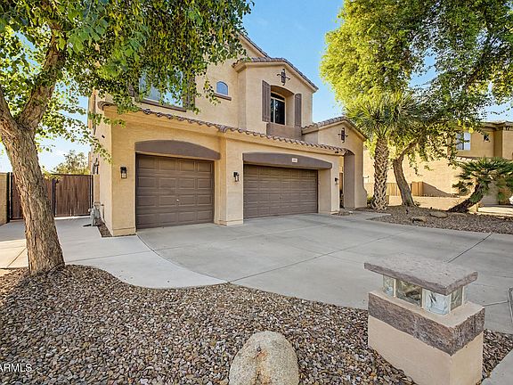 4th image of 682 E CAPRICORN Way