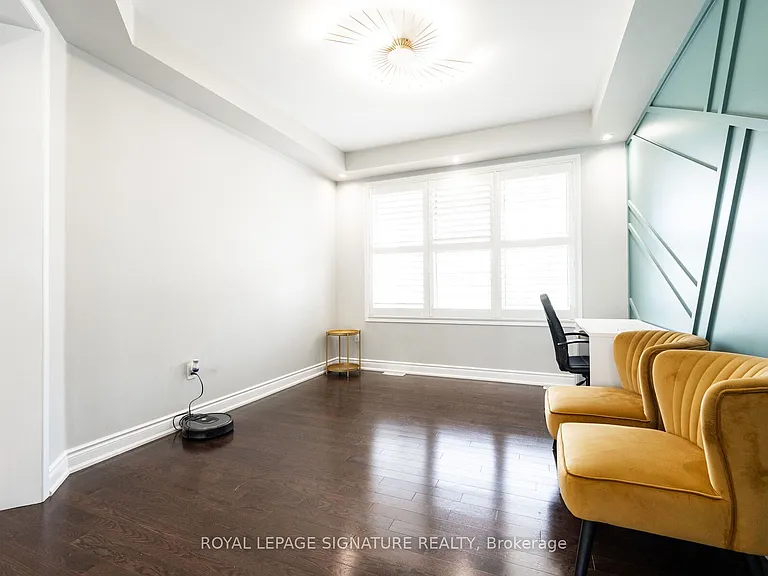 1071 Syndenham Ln — Photo 4