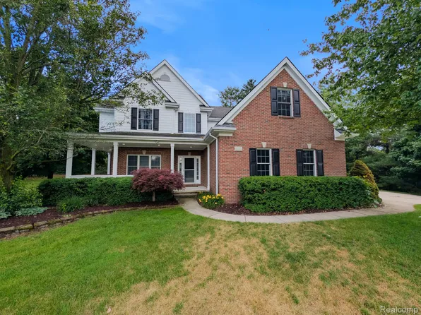1859 Lonesome Lake Ct, Lake Orion, MI 48362