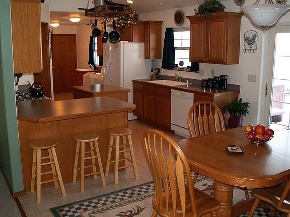 5th image of 307 Lake Dr