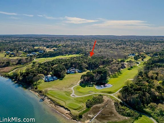 4th image of 98 Farm Neck Way