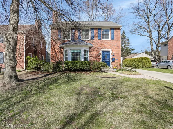 260 Hamilton Ct, Grosse Pointe Farms, MI 48236