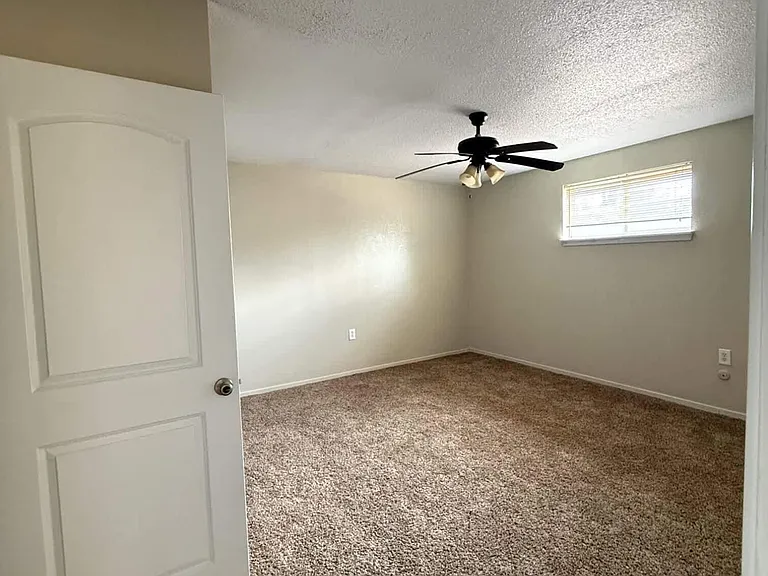 2801 Hawick Rd — Photo 18