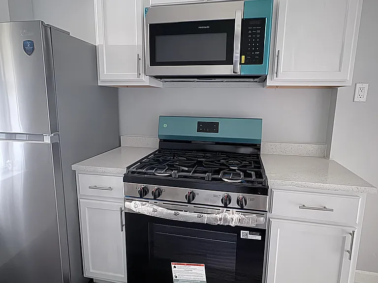 8211 S Escanaba Ave #1 — Photo 19