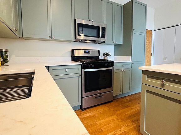 3rd image of 1631 S Michigan Ave APT 604