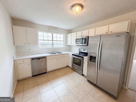 4th image of 1541 Dillard Rd