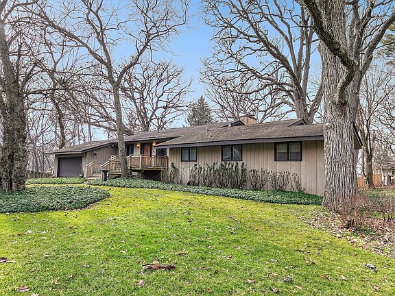2nd image of 611 Hawthorne Ct
