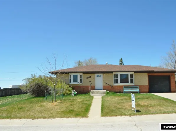 284 La Paloma Dr, Rawlins, WY 82301