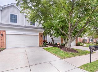 16781 Chesterfield Bluffs Cir, Chesterfield, MO 63005