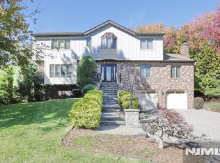 29 Fox Hollow Rd, Ramsey, NJ 07446