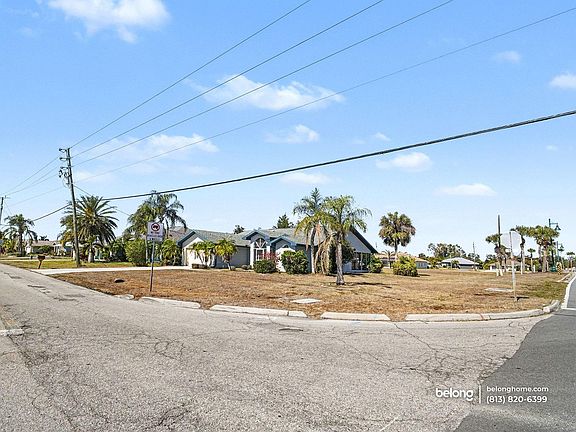 3rd image of 527 Rotonda Cir