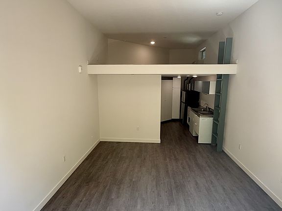 3rd image of 4405 W Point Loma Blvd