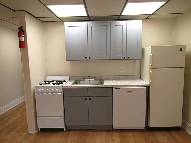 2211 Locust St #L4R — Photo 4