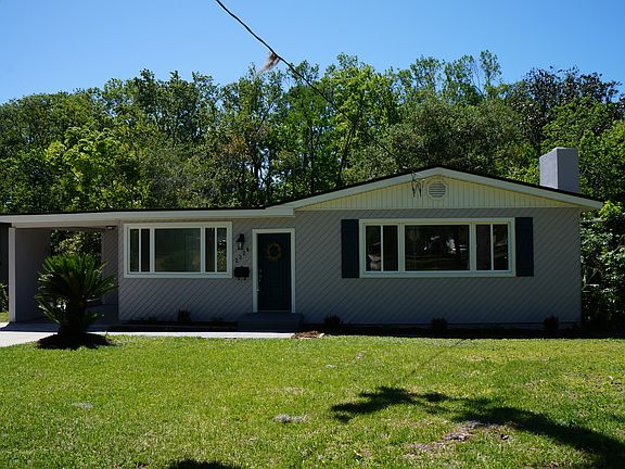 3rd image of 2328 Mercer Cir S