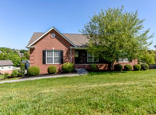 211 Ridgefield Dr, Maryville, TN 37804