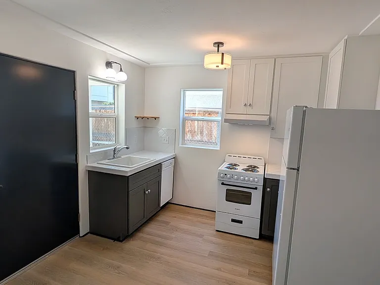 3445 Collier Ave — Photo 4