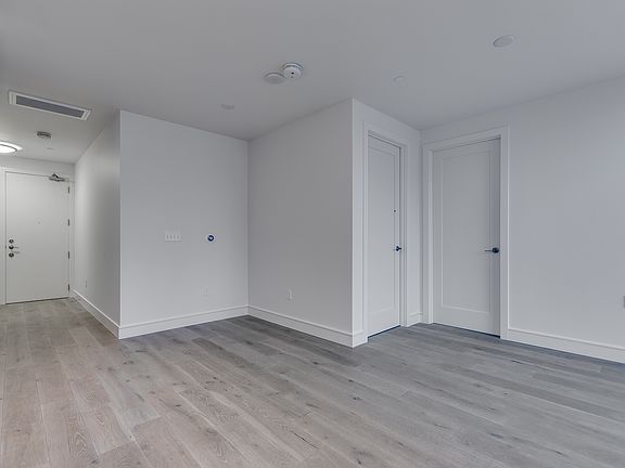 5th image of 222 West Ave #1001