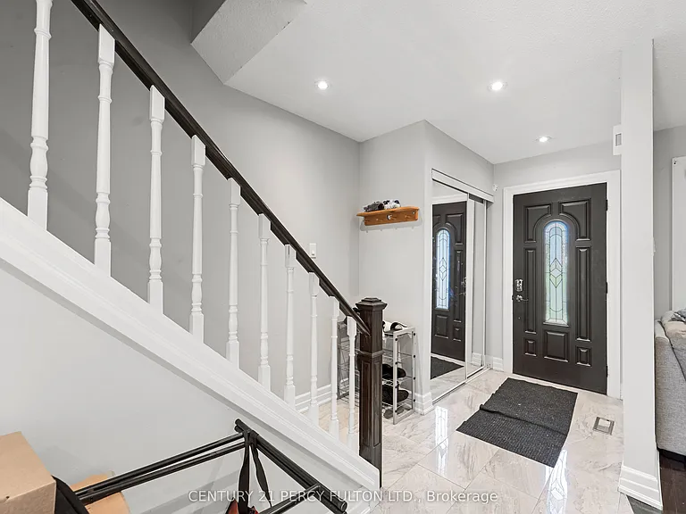 55 Chalmers Cres — Photo 5