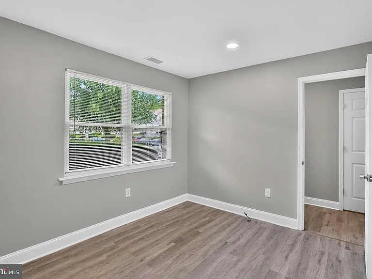 1807 Silver Ct — Photo 11