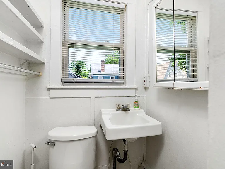 69 Pine St #2 — Photo 8