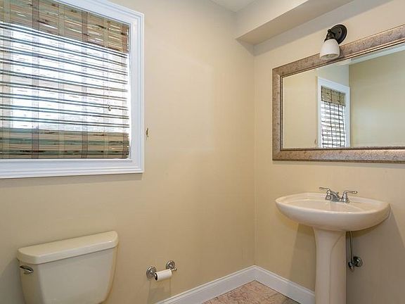 4th image of 89 Wickes Ave #1