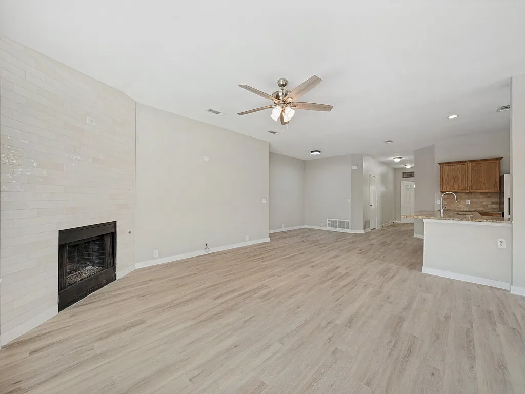 3 bed, 1761 sqft, $2,400 — Photo 4