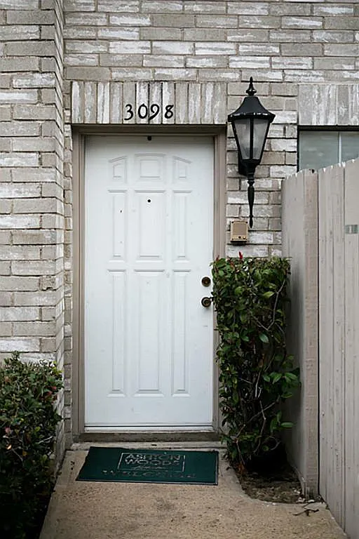 2 bed, 2.5 bath, 1600 sqft, $1,750 — Photo 2