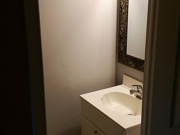 Powder Room 1st Floor