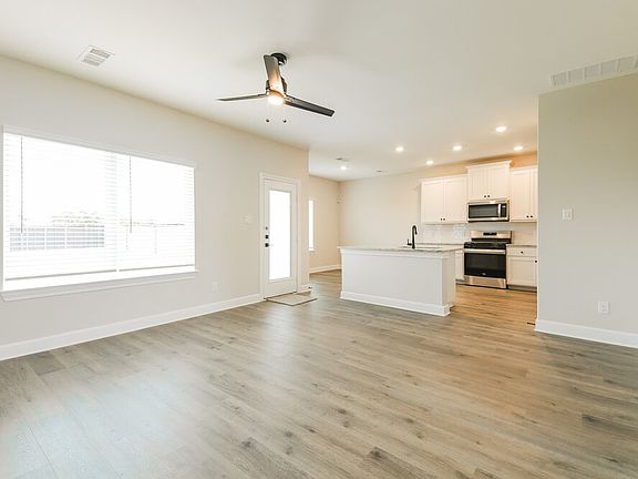 5th image of 907 Princeton Hts