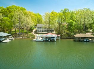 1707 Capewood Dr, Huddleston, VA 24104