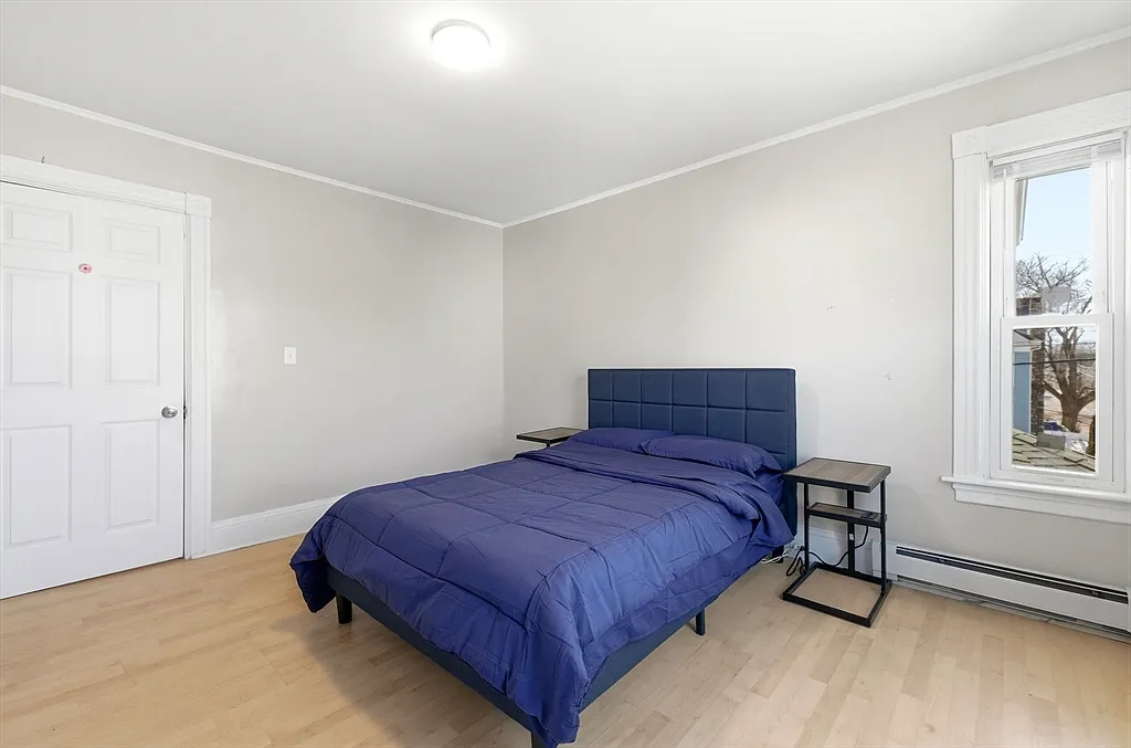 3 bed, 1.0 bath, 1000 sqft, $2,600 — Photo 4