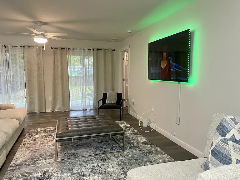 NW 1st Pl — Photo 14