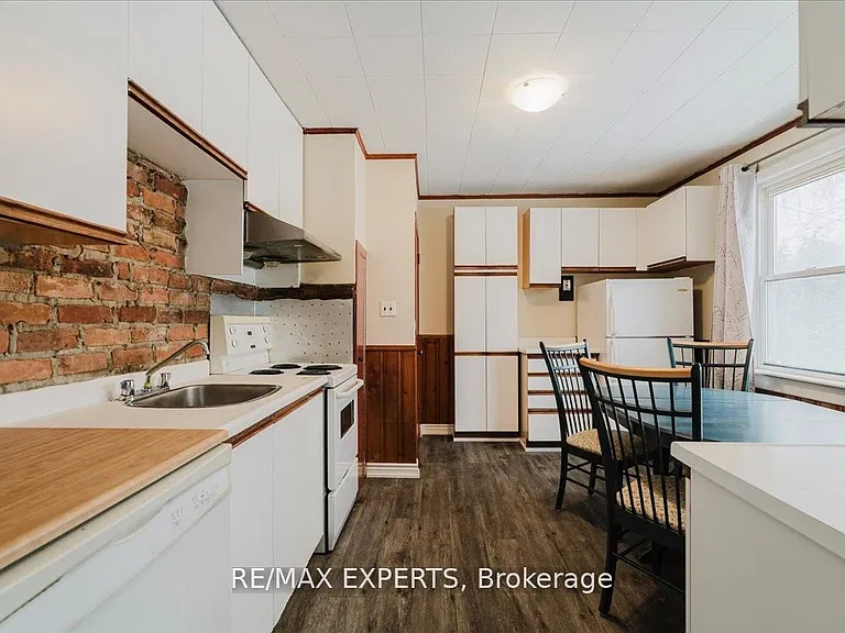 5323 Lawrence Ave E — Photo 16