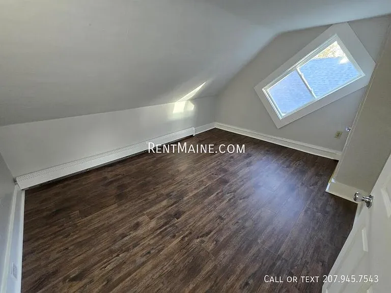 402-404 Hammond St #3 — Photo 3