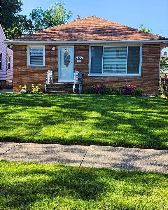 1st image of 27061 Shoreview Ave