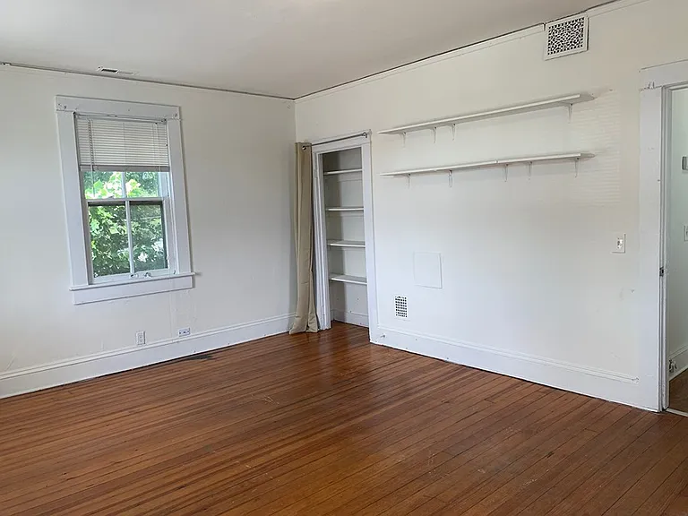 4610 Killam Ave — Photo 10