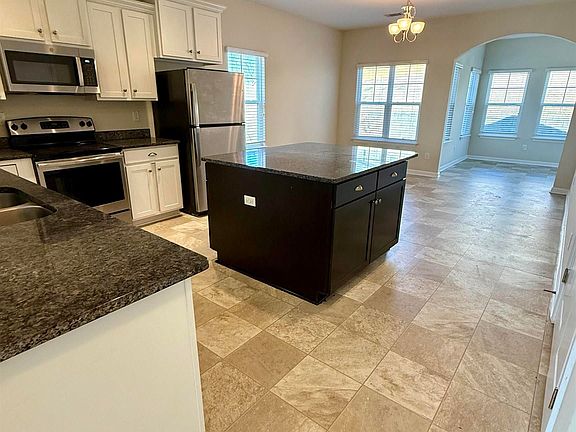5th image of 450 Lynnell Way