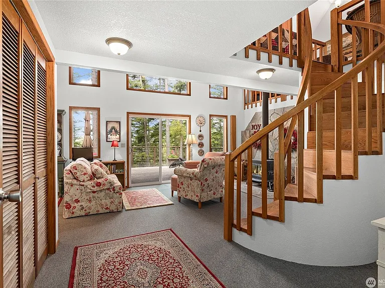 1161 Highland Loop — Photo 4