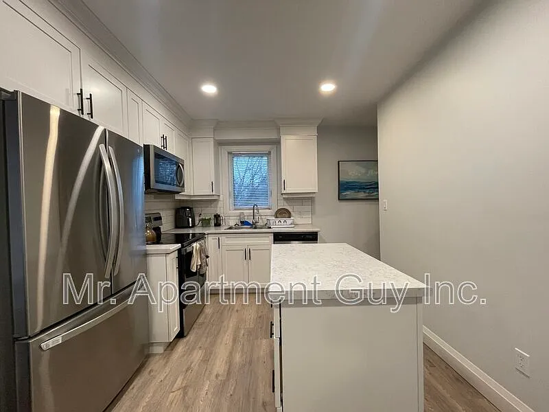 2 bed, 1.0 bath, $2,095 — Photo 3