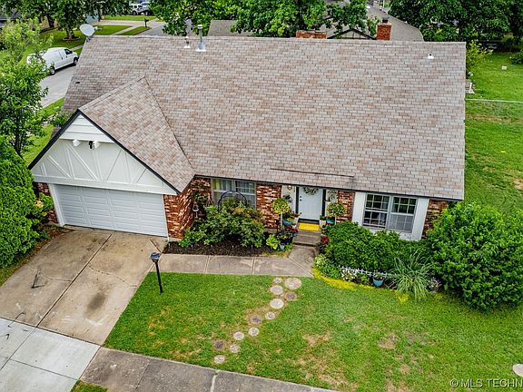 3rd image of 2613 S 106th Ave E
