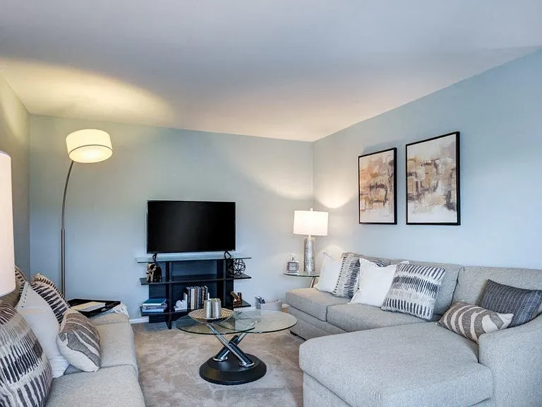 Montgomery Woods Townhomes — Photo 4