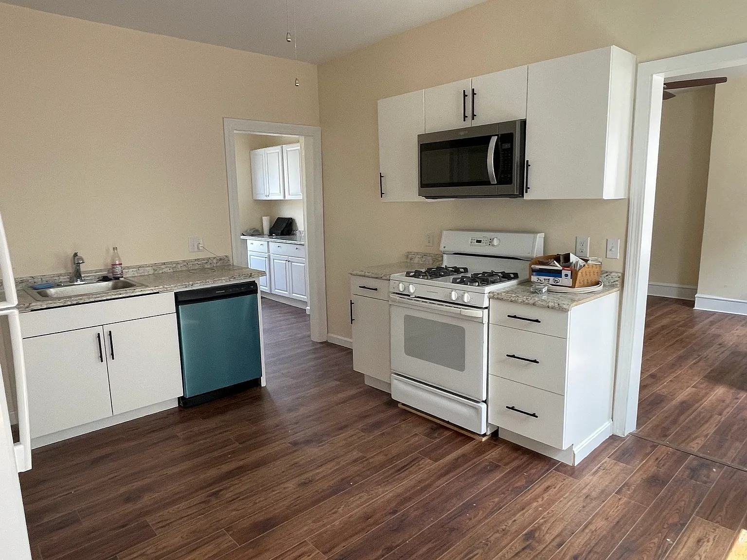 5 bed, 1.0 bath, 2000 sqft, $3,500 — Photo 4