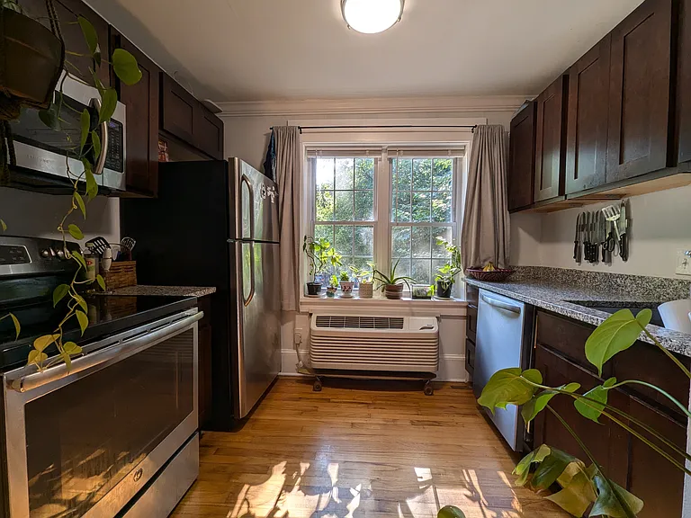 790 Monroe Dr NE #3 — Photo 2