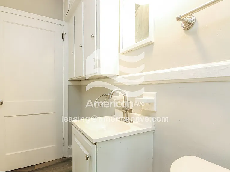 1659191_010_main_bathroom_11.jpg